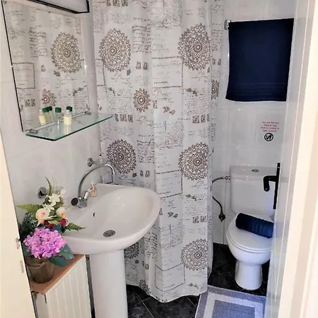 Navy Apartments *